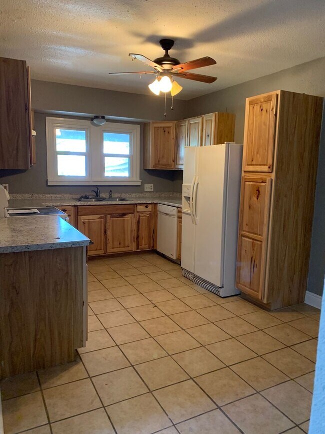 Foto del edificio - 3 Bedroom home with a bonus room