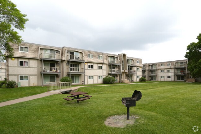 Fox Ridge Estates Apartments - Eagan, MN | Apartments.com