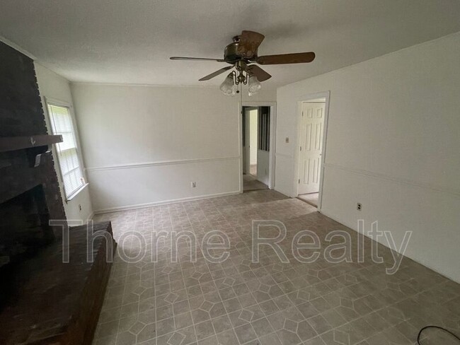 Building Photo - 2861 NC-122