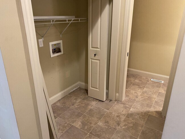 Building Photo - 1405 Cobblestone Way