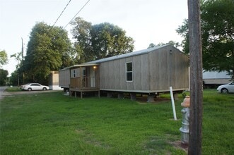 Building Photo - 601 Clear Lake Rd