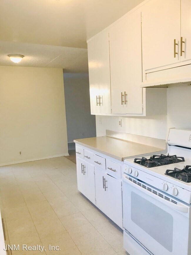 Building Photo - 6537-6543 Woodley Ave