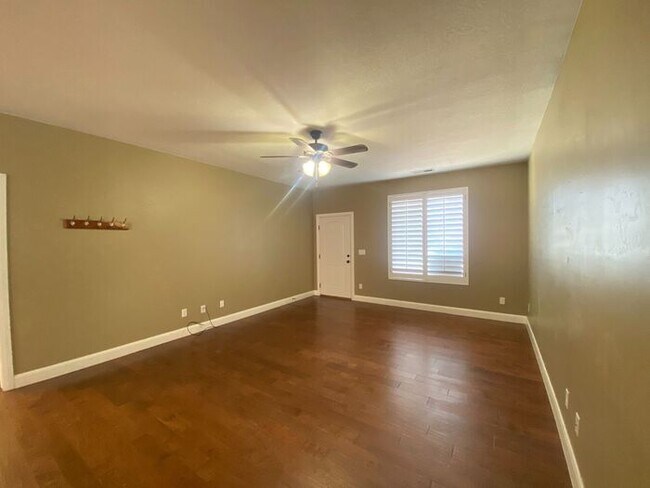 Building Photo - 455 N 2260 W