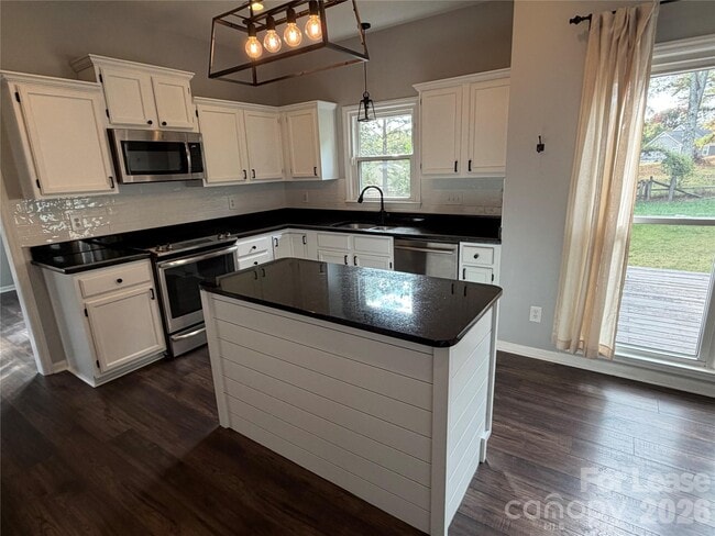 Building Photo - 8605 Tamarron Dr