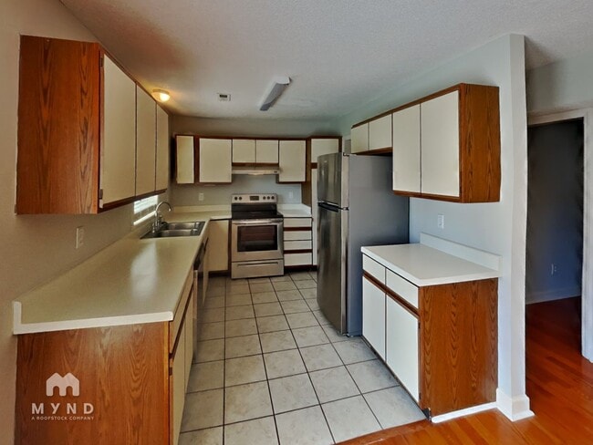 Building Photo - 3306 Woodland Park Rd