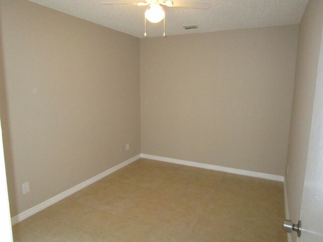 Building Photo - 1704 Ridgewood Ln
