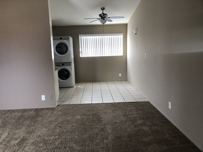 Foto del edificio - 794 W 18th St