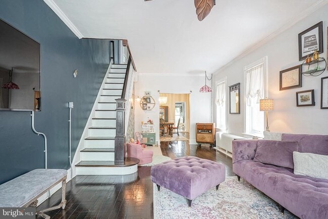 Building Photo - 6 E Collings Ave