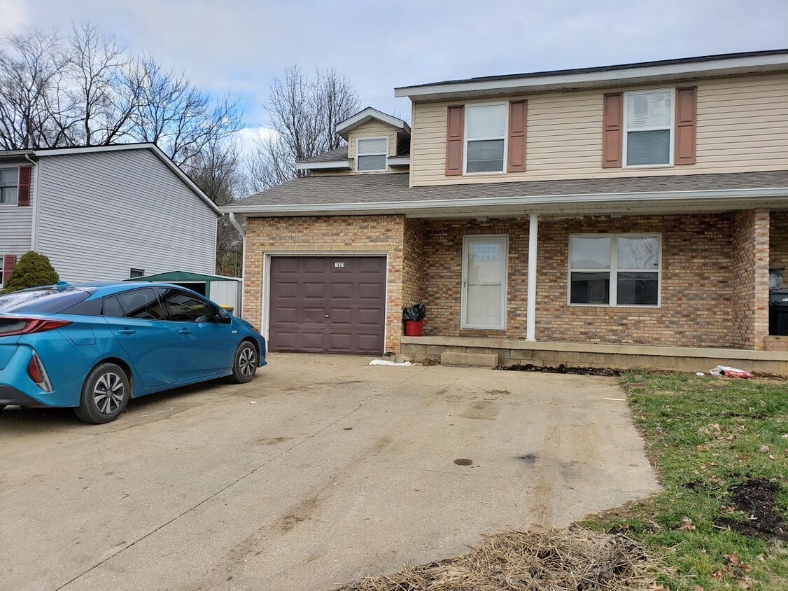 3521 S Burks Ct, Bloomington, IN 47401 House Rental in Bloomington