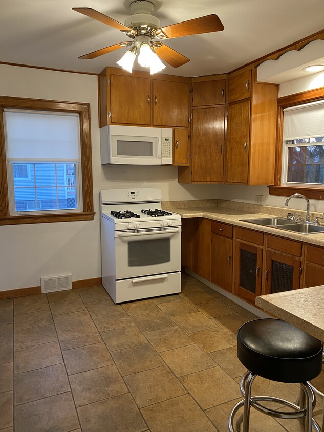 Kitchen - 305 S Monroe St