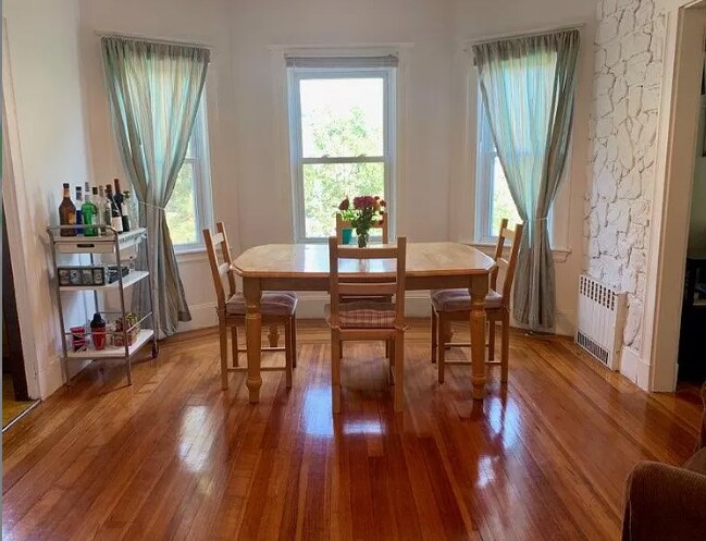 Building Photo - 15 Bow St