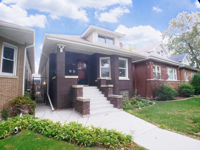 Foto del edificio - 3309 N Kildare Ave