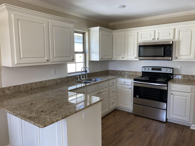 Building Photo - Fox Creek Townhomes
