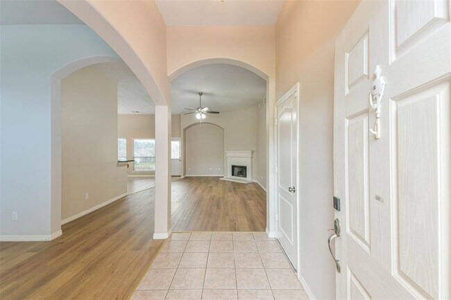 Foto del edificio - 2212 Highland Crossing Dr