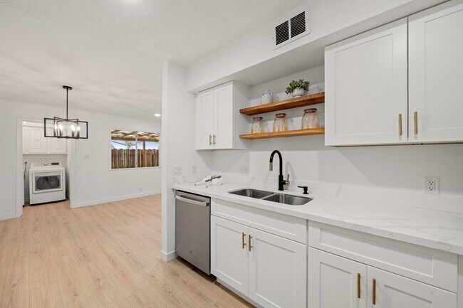 Foto del edificio - 11002 Hammerly Blvd