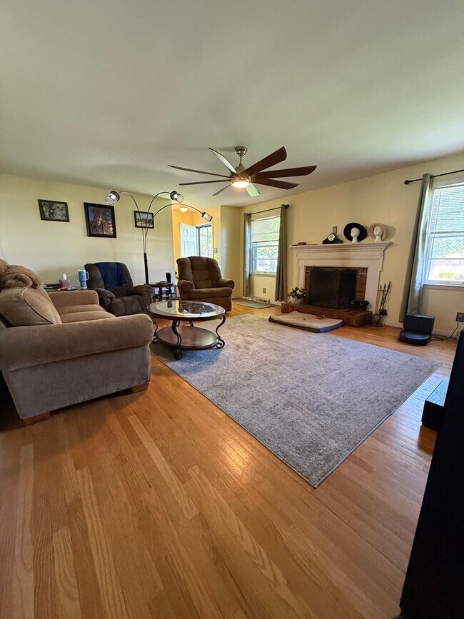 Foto del edificio - 3 bedrooms- 1.5 bath home