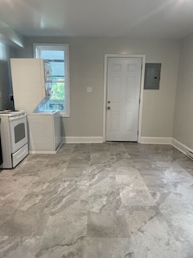 Foto del edificio - Charming & Updated 3-Bedroom Duplex with Modern Finishes in Hagerstown – Move-In Ready!