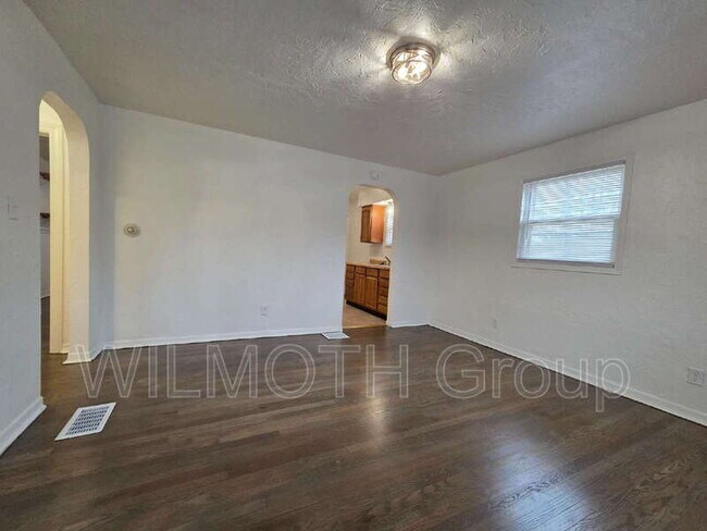 Foto del edificio - 702 W 23rd St