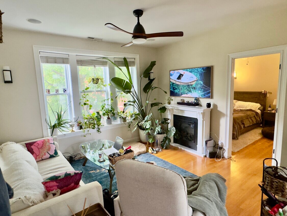 Foto principal - 2572 W Lyndale St