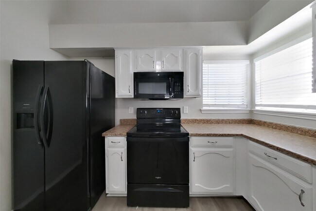 Foto del edificio - 7811 Bluff Trail Dr