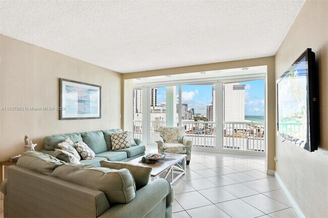 Foto del edificio - 5401 Collins Ave