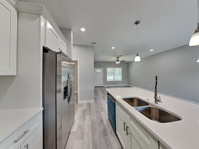 Foto del edificio - 2555 W Royal Palm Dr