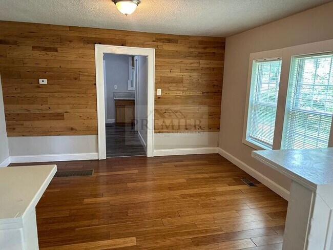 Building Photo - 3 bd/2 ba House - Rent $1399 - 1875 S Coy ...