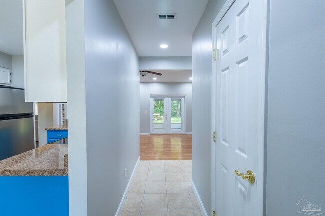 Foto del edificio - 848 Meadow Ln
