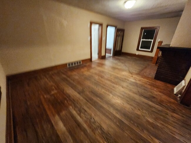 Building Photo - 4 Bedroom, 2 Bathroom home with large yard...