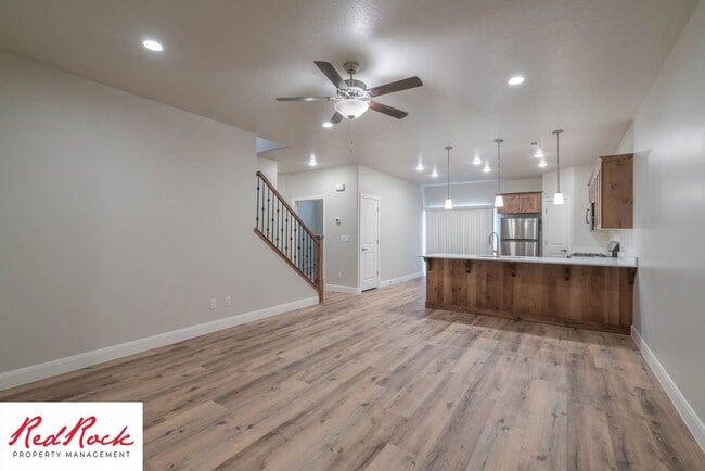Building Photo - Welcoming 4 Bedroom Townhome in Hurricane ...