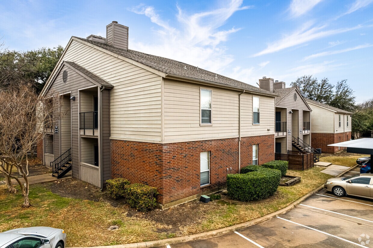 Collin Creek Apartments at 2301 Pebble Vale Dr Plano, TX