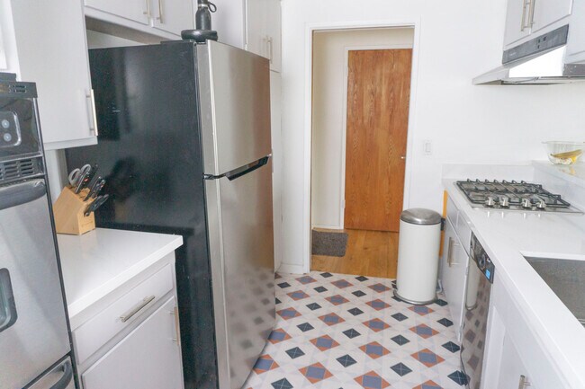 Building Photo - 1623 Silverwood Dr