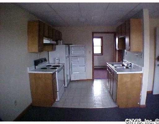 Interior Kitchen - 28 Enterprise Ave