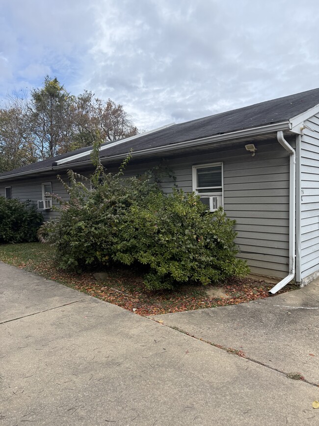 Building Photo - 251 Davis Ave