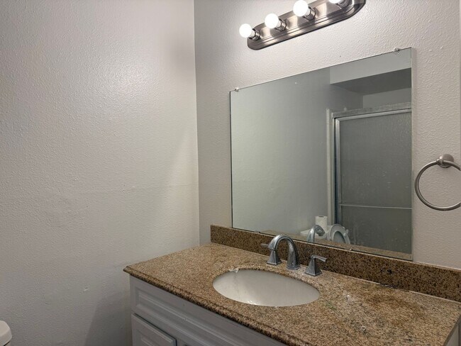 Foto del edificio - 5-Bedroom Home In Tempe