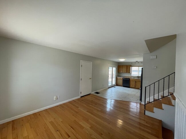 Foto del edificio - 2406 Bowen St