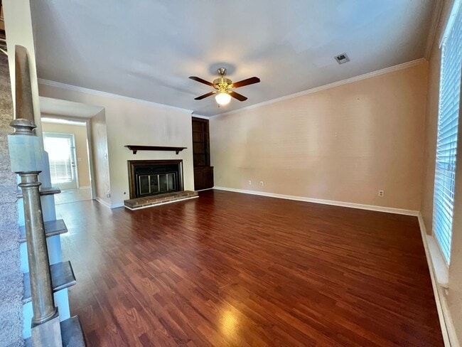 Building Photo - 2 Bed/ 1.5 Bath - Townhome in Cool Springs