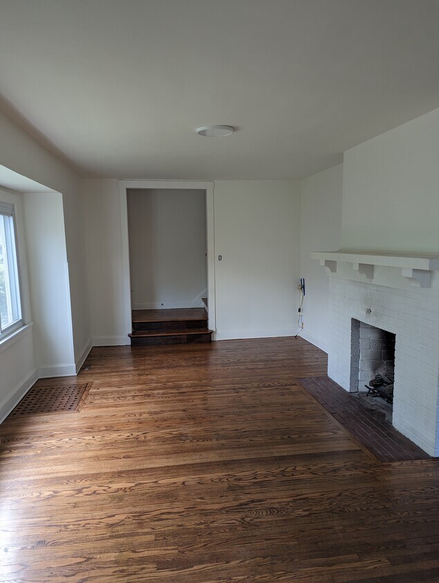 Primary Photo - 611 E 52nd St