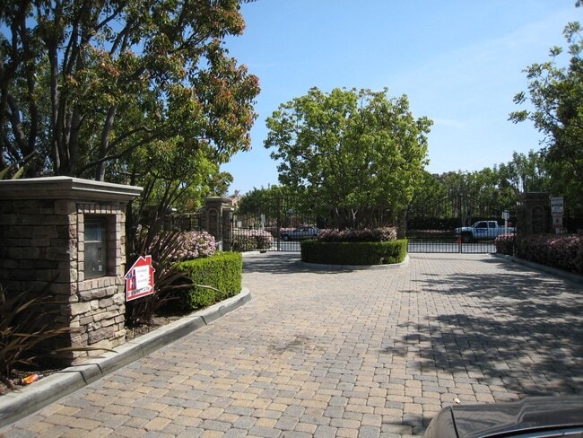 Photo - Exquisite 3 Bed 2.5 Bath Two Story Condo, Gated Complex, South Coast Metro