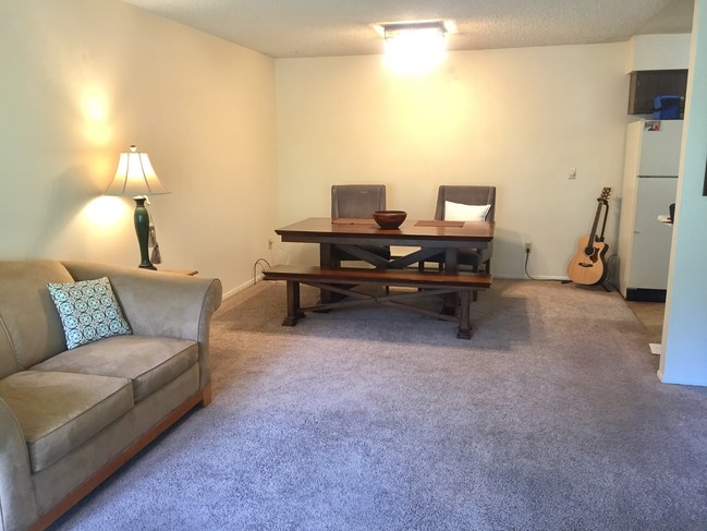 more living room - 819 Blackmore Rd