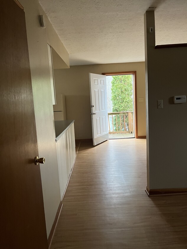 Primary Photo - 220 Oak St