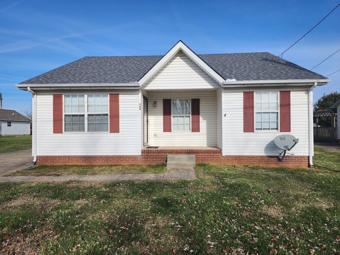 Primary Photo - 304 Pioneer Dr