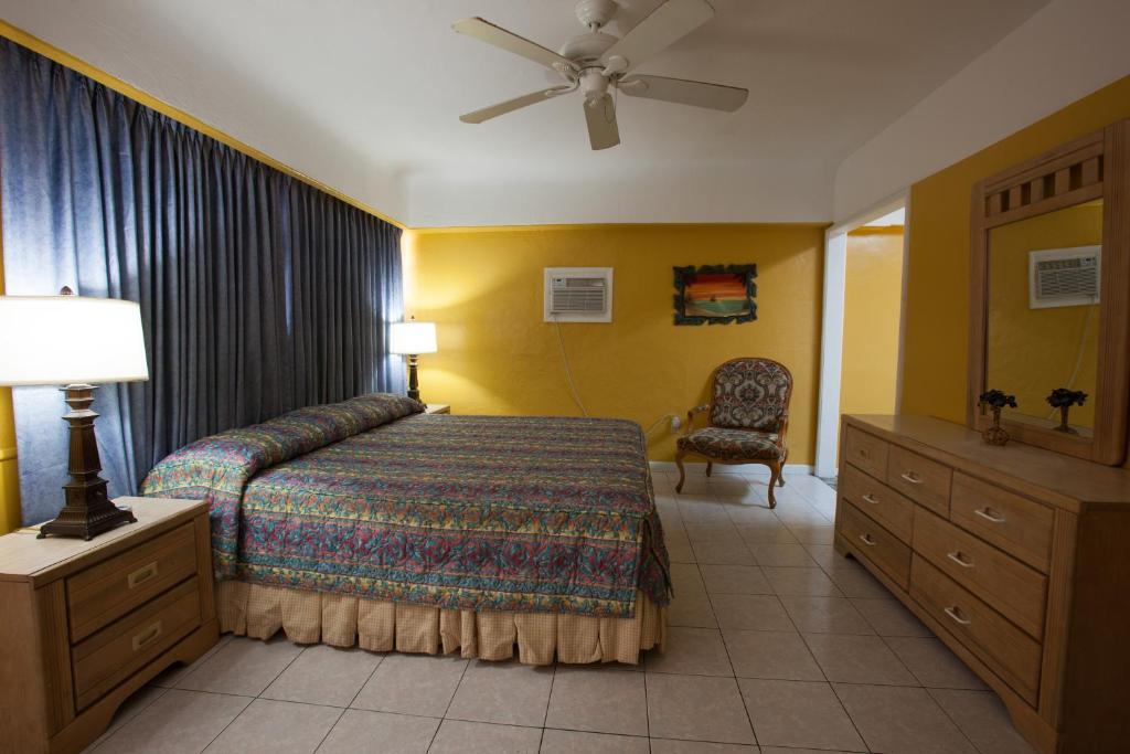 King Bedroom - 2901 N Ocean Dr