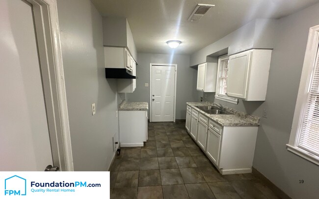 Foto del edificio - 1776 S Goodlett St