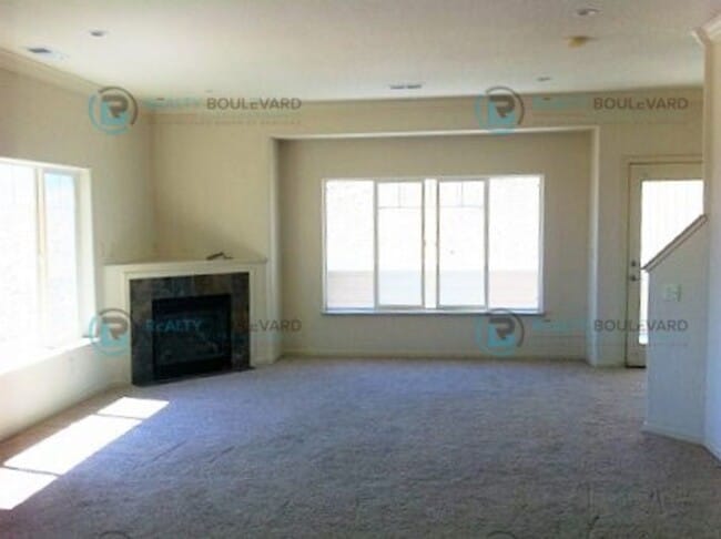 Building Photo - Stunning 3-Bedroom Townhome with Panoramic City Views, Upgraded Kitchen & Spacious Living in Nort...