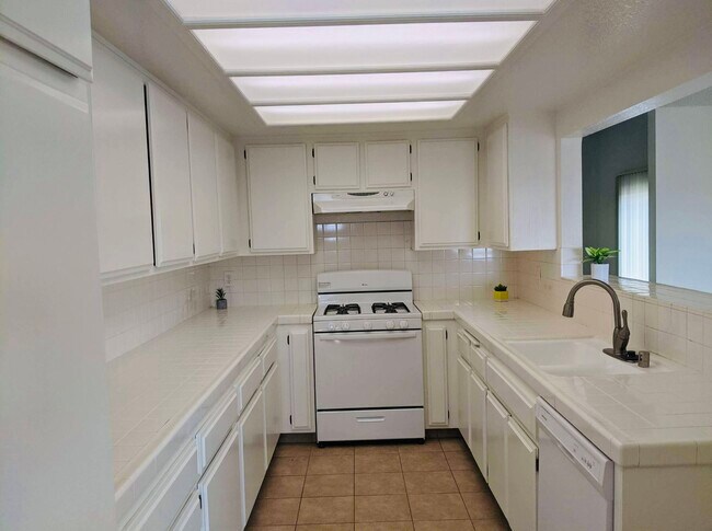 Kitchen - 512 W Imperial Ave