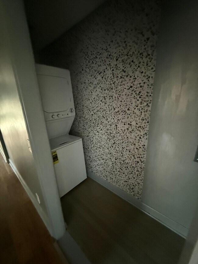 Foto del edificio - Cute Updated West Columbia HOME