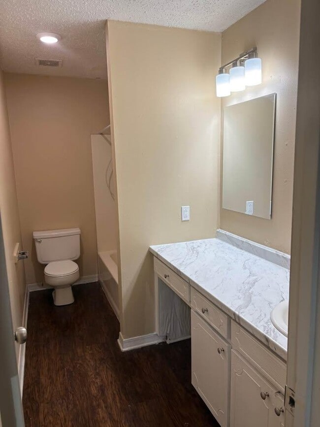 Building Photo - 1814 Meadowgreen Dr