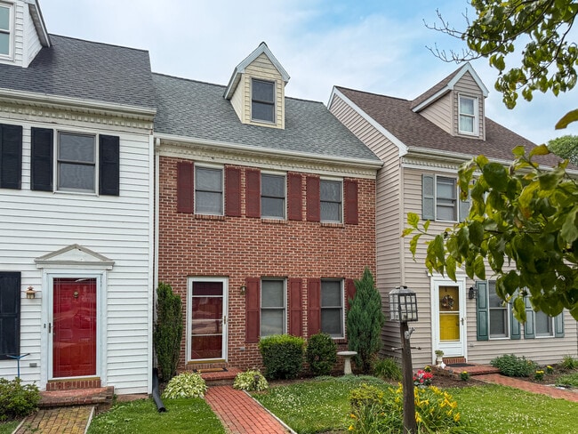 Building Photo - 28 Pheasant Ln