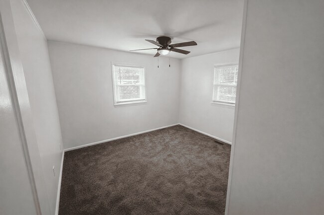 Foto del edificio - 2430 Mayfair Dr